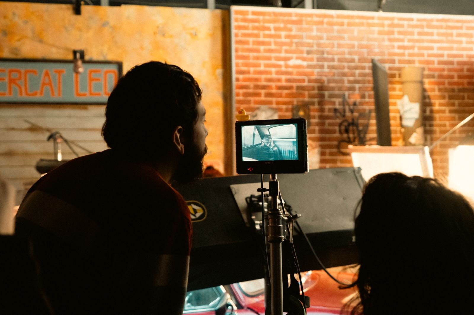 Leo Rojas dirigiendo escena del cortometraje en 35mm Between Us (Foto 05)